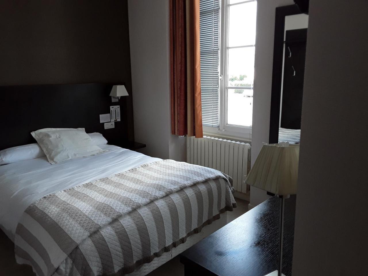 Le Relais Hotel *